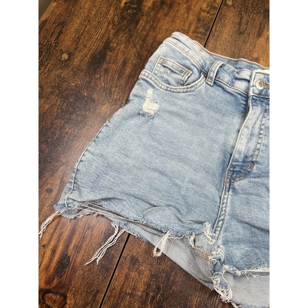 H&M Denim Womens Sz 6 Distressed 90s Boyfriend Jean Shorts Low Waist - Picture 4 of 9